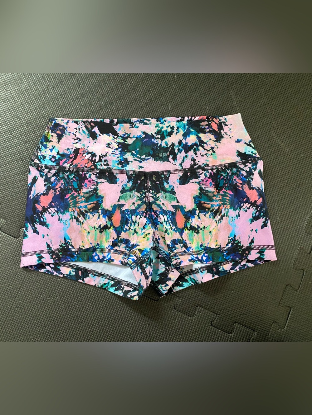 Rok The Box shorts, M